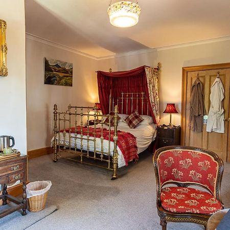 Taldraeth - Old Vicarage Guest House Penrhyndeudreath Esterno foto