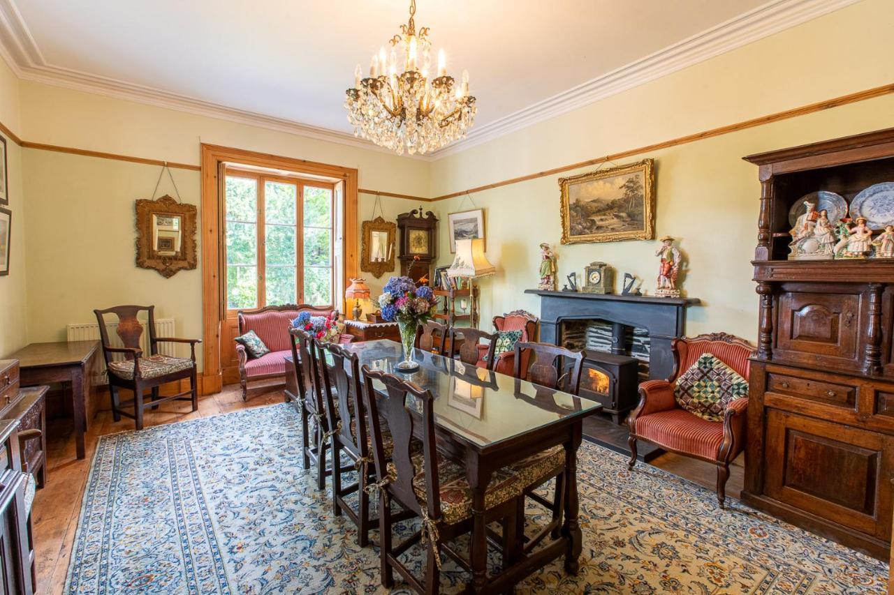 Taldraeth - Old Vicarage Guest House Penrhyndeudreath Esterno foto