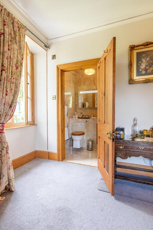 Taldraeth - Old Vicarage Guest House Penrhyndeudreath Esterno foto