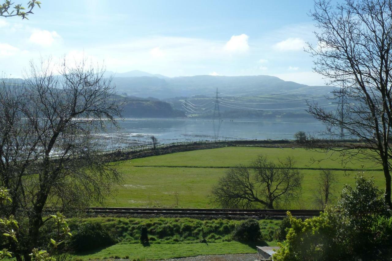 Taldraeth - Old Vicarage Guest House Penrhyndeudreath Esterno foto